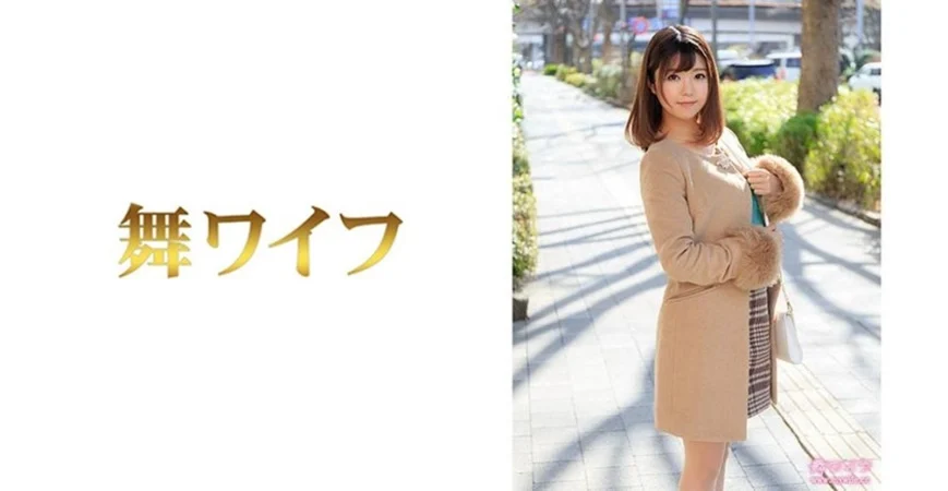 高颜值甜美大奶萌妹，沙发调情近距离拍摄再到床上操，快速抽插呻吟娇喘